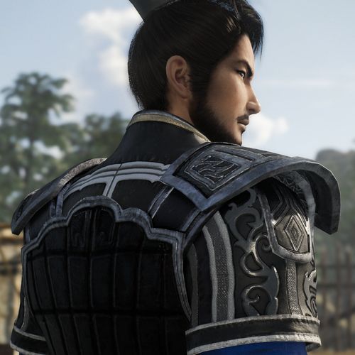 《真·三国无双 起源》中于禁立绘，身着重甲，面容冷峻，手持刀盾，背景为曹军大营