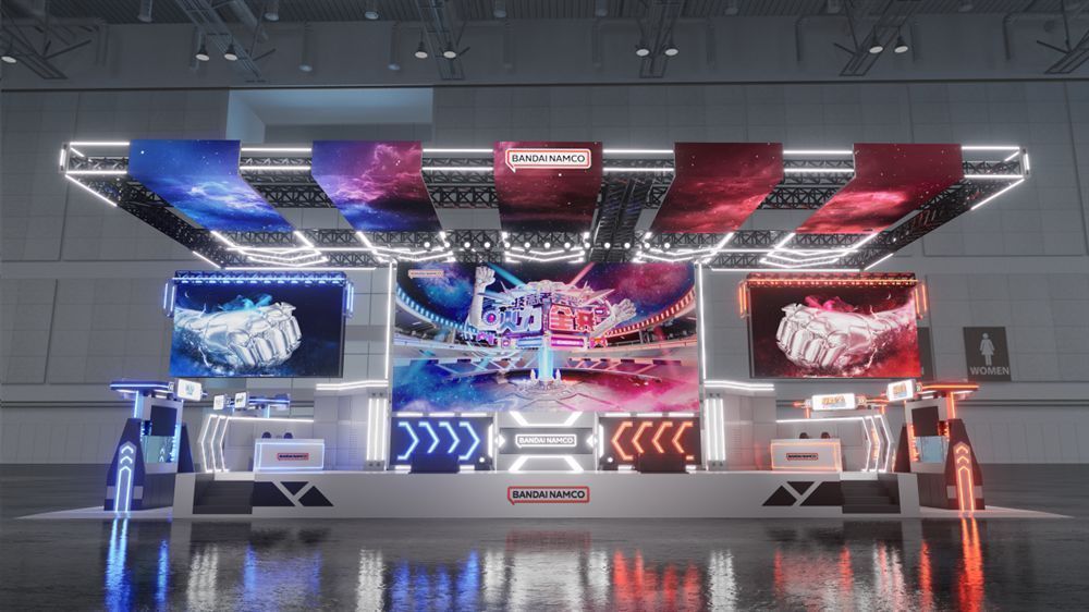 上海新国际博览中心外景，ChinaJoy宣传海报遍布展馆，现场人流涌动，气氛热烈