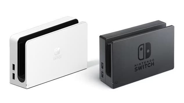 Nintendo Switch主机在桌面模式与手持模式间切换的场景，展示其混合式设计特点