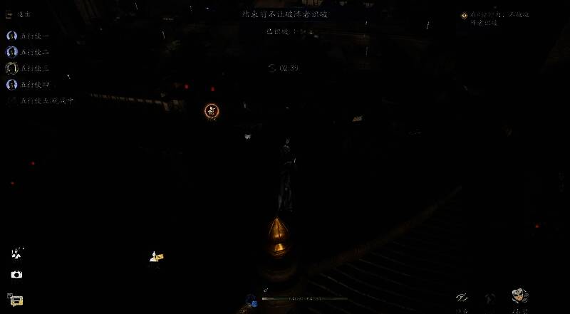 多名玩家在大兴府街头激烈追逐，有人躲在石墩后偷笑，有人正从屋顶跃下