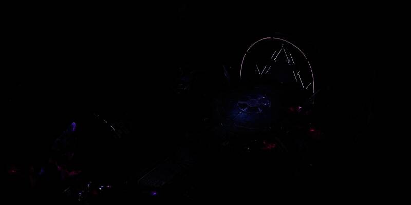 公会成员组队挑战巨型Boss，多人协作释放技能，场面宏大