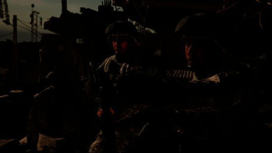 夜晚战斗场景，AI队员在掩体后提供火力支援，玩家准备投掷闪光弹