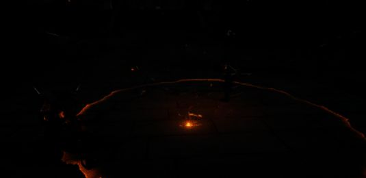 万钧与席拉并肩作战，雷电与火焰交织，共同围攻一名敌方角色