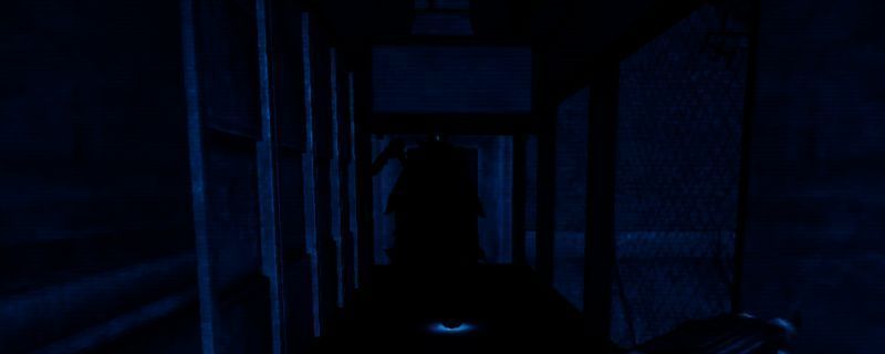 《非生物因素》游戏中安保区死神怪物的立绘形象，外形狰狞，身披破旧防护服，双眼散发红光，充满压迫感