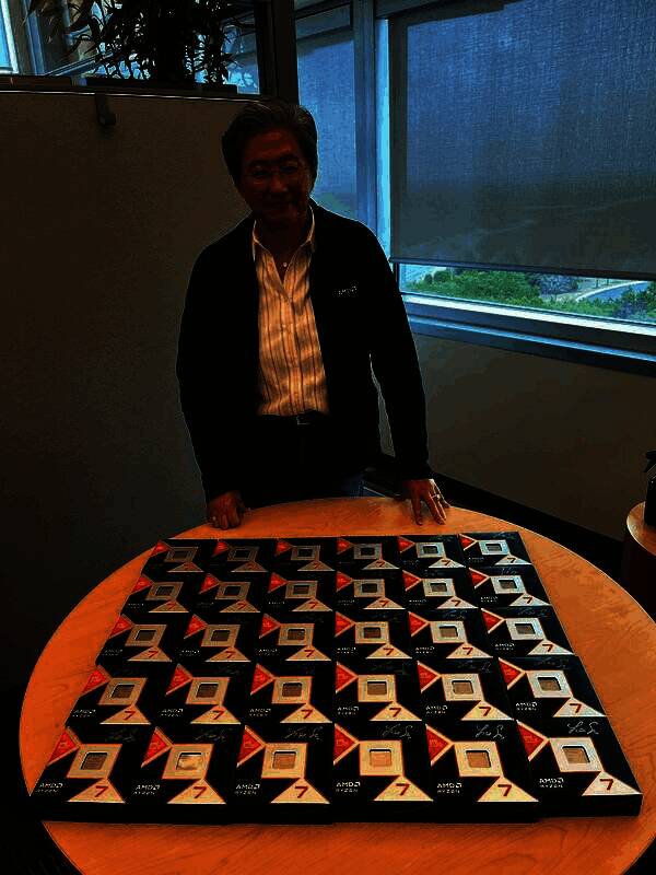 锐龙7 9800X3D与主板搭配安装的实拍图，展示其在高端电竞主机中的应用场景