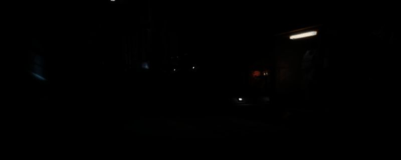 《非生物因素》游戏中二楼浸水房间与通风管道连接示意图，展示玩家可攀爬路径