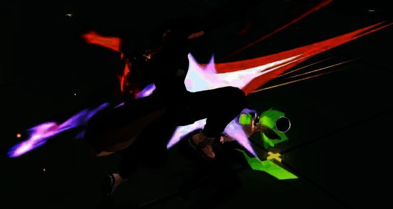 狛野真斗蓄力释放特殊技，刀刃燃起熊熊烈焰，地面裂开火纹，敌人被击飞