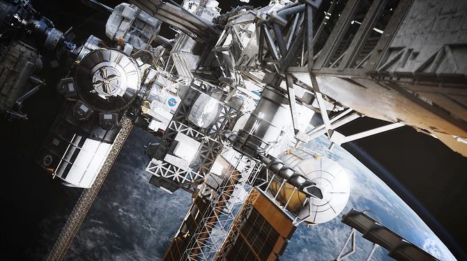 控制台界面显示轨道参数与通信状态，体现专业级模拟设定