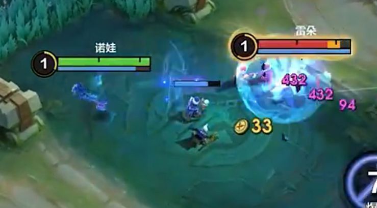 诺娃在团战中穿梭于战场，技能连招精准命中多名敌人