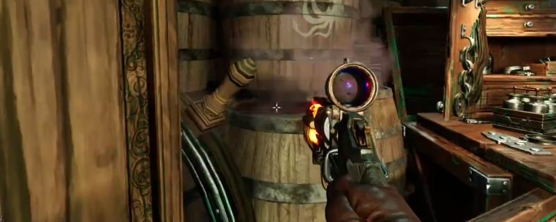 盐水左轮手枪在游戏中的外观展示，银灰色枪身带有海洋腐蚀纹理，细节精致