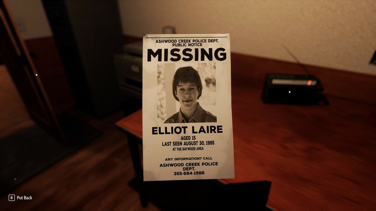 远处山巅的灯塔发出微弱光芒，周围乌云密布，仿佛某种存在正在苏醒