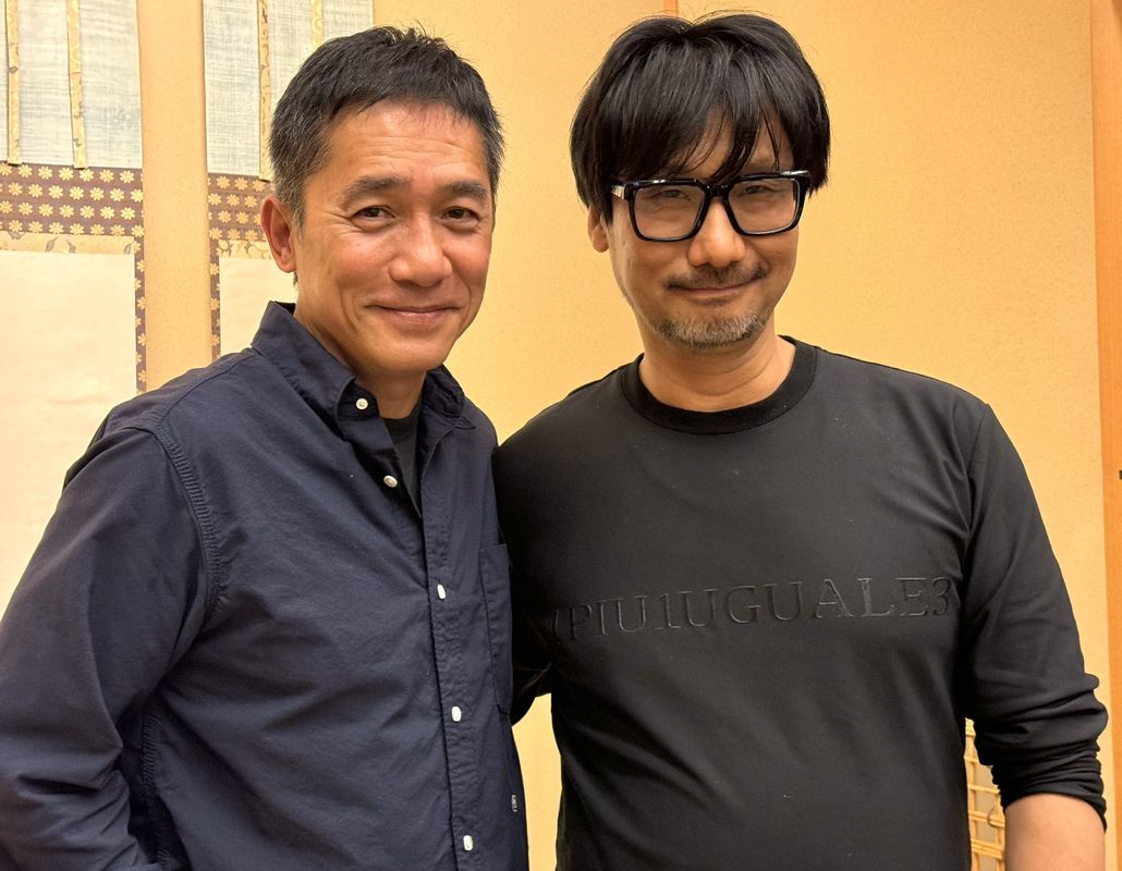 签名板全景展示，多位嘉宾已留下签名，风格各异