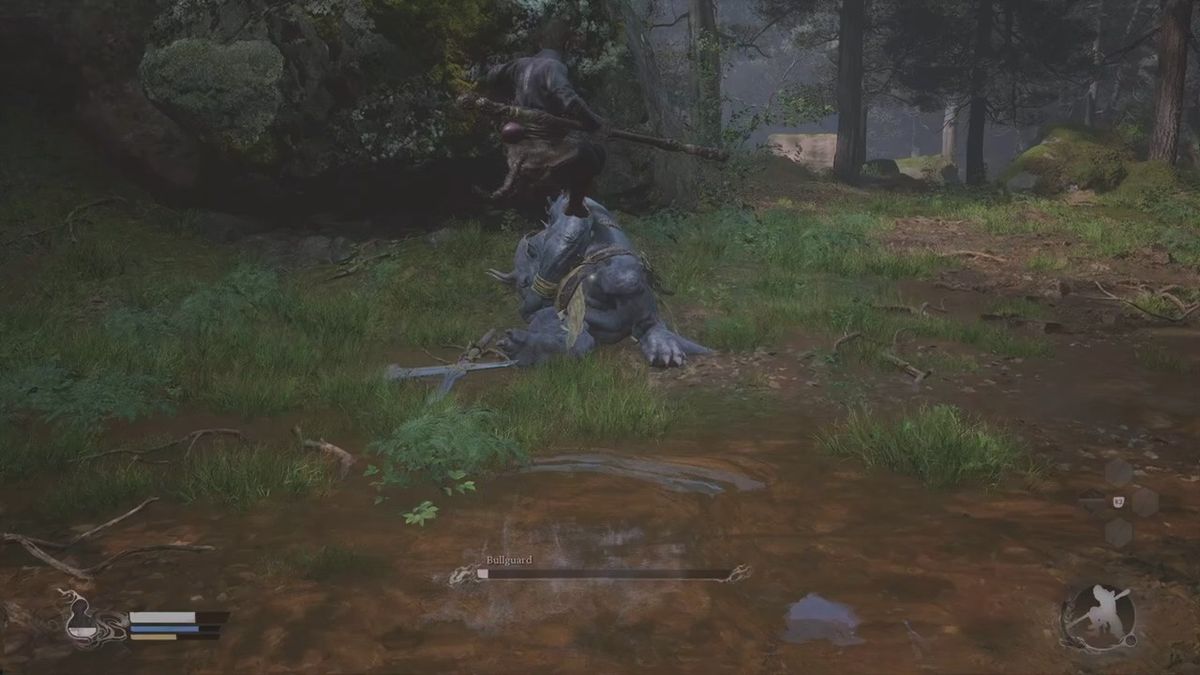 战斗技能释放瞬间，火焰与雷电交织，特效炫目