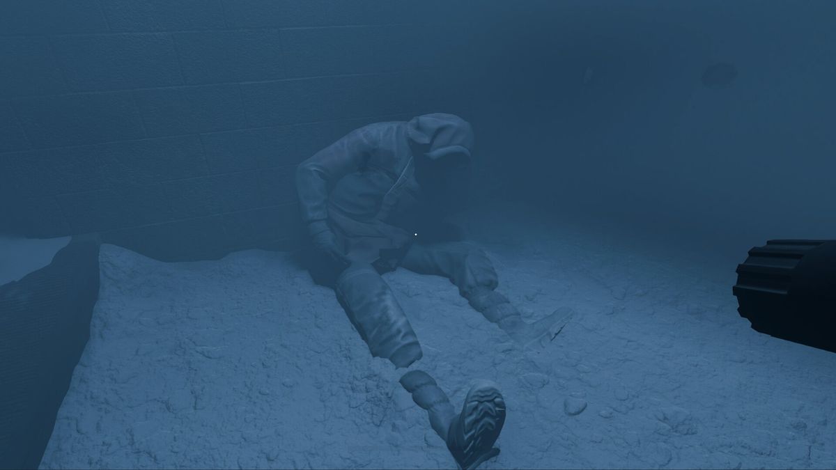 雪地逃生场景，远处直升机灯光闪烁，近处脚印被风雪逐渐掩盖，营造出希望与绝望交织的氛围