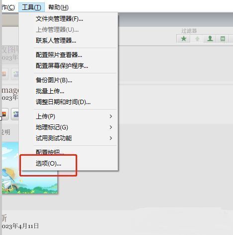 Picasa软件界面顶部菜单栏展示，鼠标悬停在‘工具’选项上，下方弹出包含‘选项’的下拉菜单