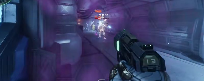 《死域Rogue》游戏中‘我是谁’任务场景截图，昏暗地图中角色面对多个敌人围攻，画面充满紧张氛围