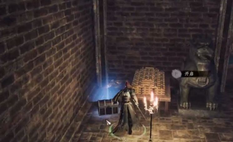 玩家角色正在水井边使用打捞功能，水面泛起涟漪，隐约可见发光物品