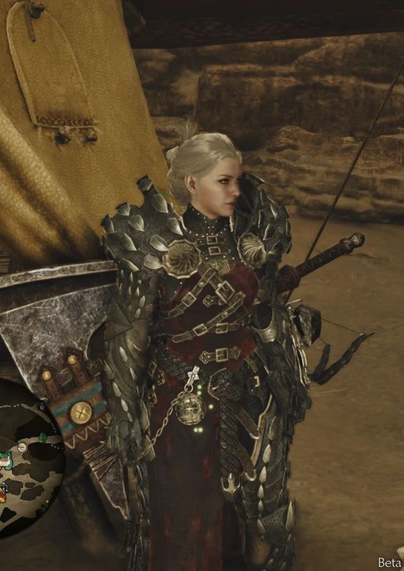 玩家捏出的温柔系美女，浅金色长发，笑容恬静，身着轻便猎人装