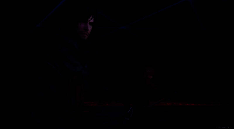 《最终幻想》制作人吉田直树接受采访画面，背景为SE公司标志与游戏LOGO