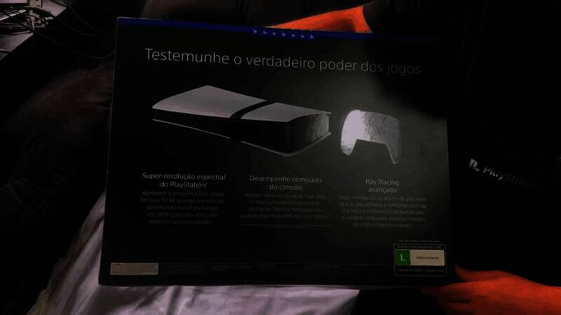 城市街景开放世界游戏画面，车辆行驶轨迹流畅无卡顿