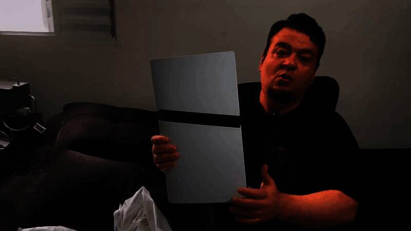 夜晚森林场景，光线穿过树叶形成的光斑极为真实