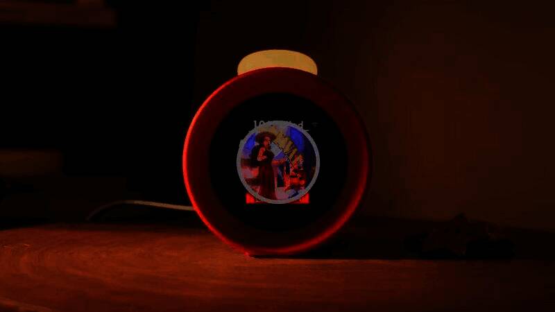 任天堂Alarmo闹钟展示《塞尔达传说》游戏画面，设备外观简洁，带有柔和灯光