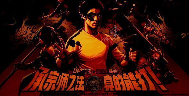 李小龙联动宣传图，游戏角色身穿标志性黄色运动服，摆出经典动作，背景为拳影残像