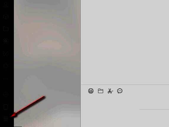 微信主界面左下角高亮显示三条横线图标，鼠标指针正指向该区域