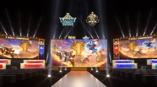 王国纪元比赛现场，选手专注操作，观众屏息凝神