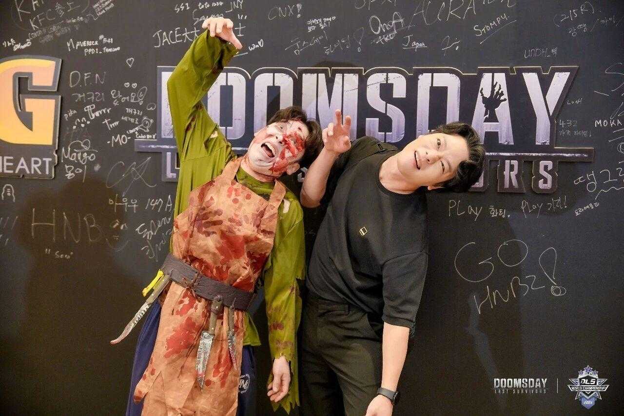 丧尸角色突然登场，现场观众惊呼连连