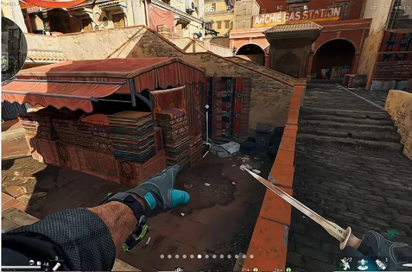 巴克什集市红色帐篷旁藏宝点截图，布料堆脚下有宝箱图标