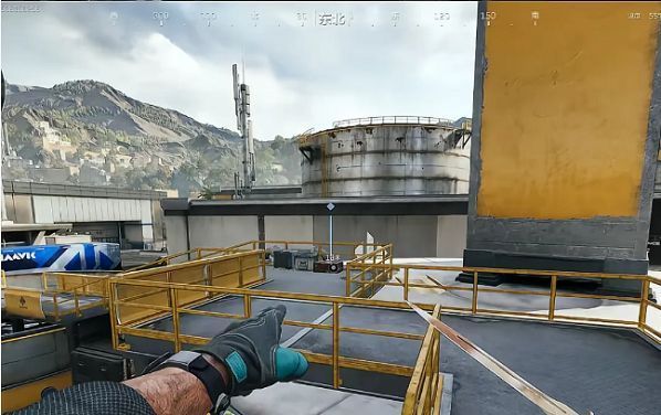 蓄水区平台过道中间藏宝点截图，过道中央有宝箱图标