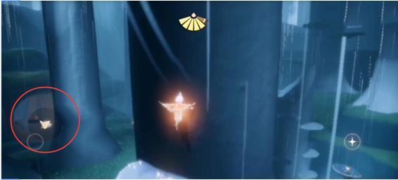 洞内先祖雕像特写，光影交错营造出静谧氛围