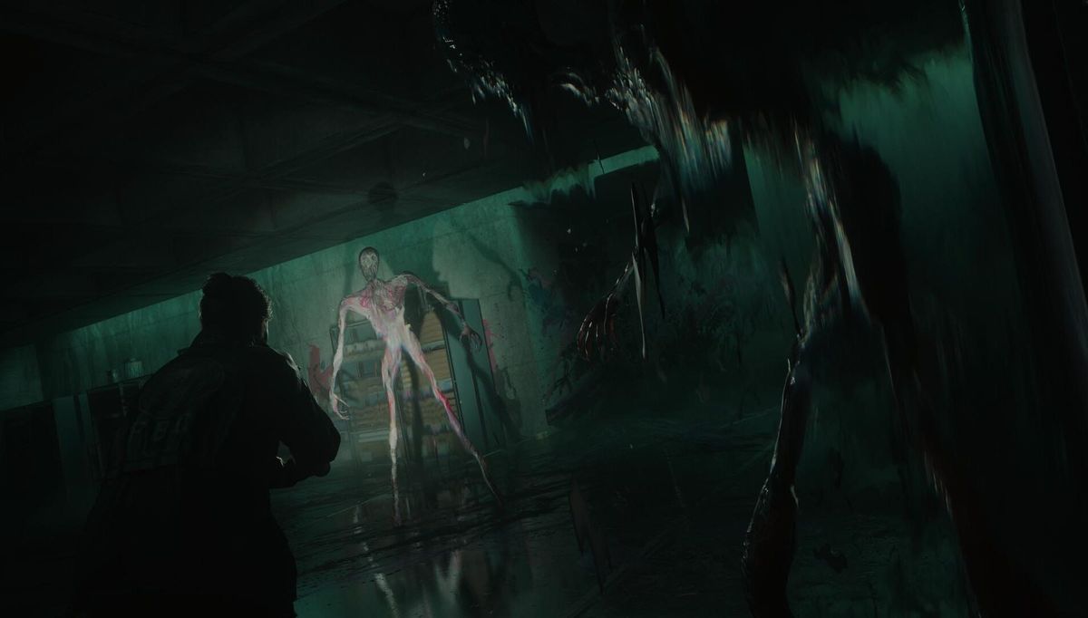 《心灵杀手2：湖边小屋》游戏场景截图，角色身处破旧木屋，光线昏暗诡异