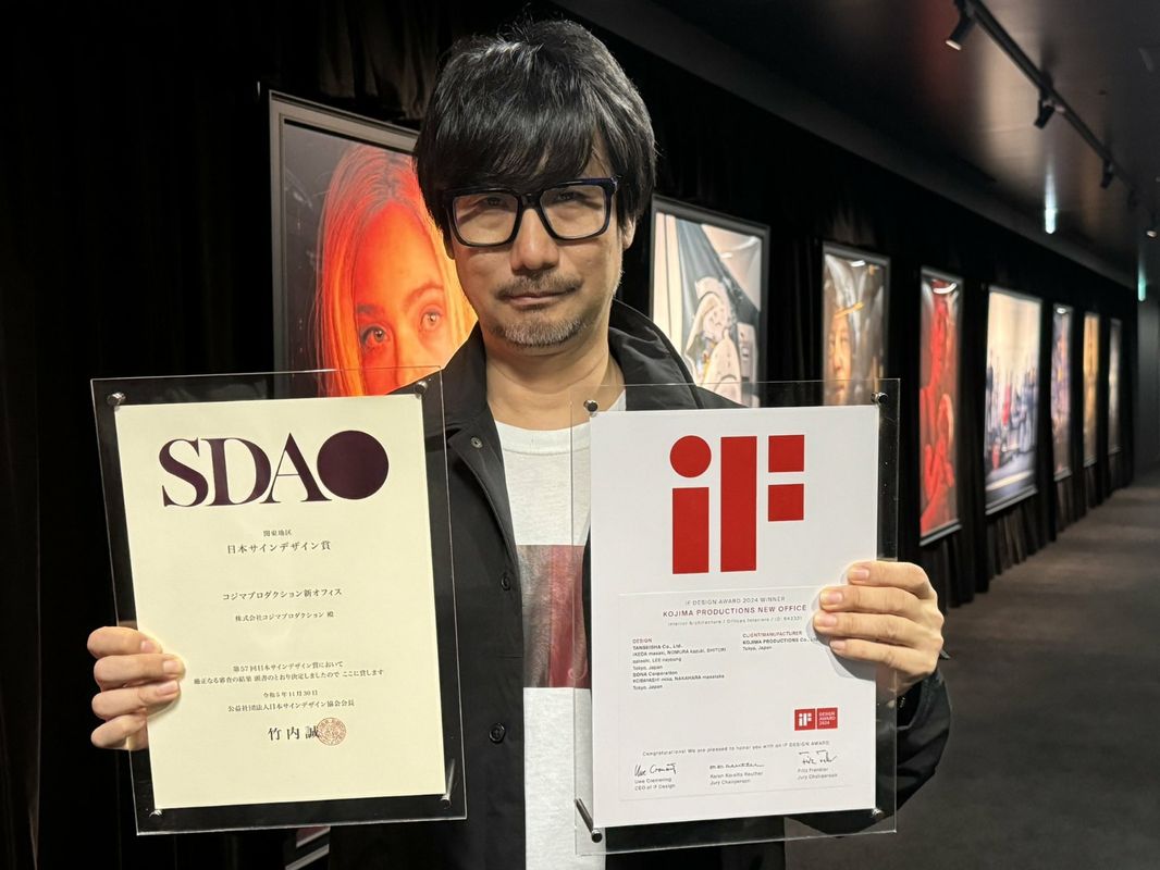 小岛工作室入口全景，金属质感墙壁与未来感灯光营造科技氛围