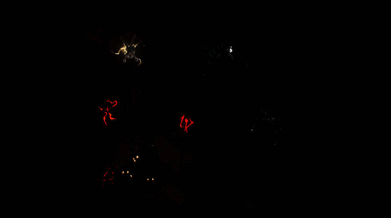 屠夫登场，手持血肉与糖果，背景为恐怖地城场景