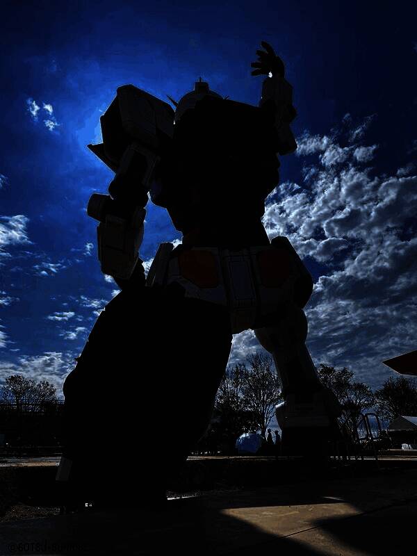 高达手臂结构展示，机械感十足，充满未来感