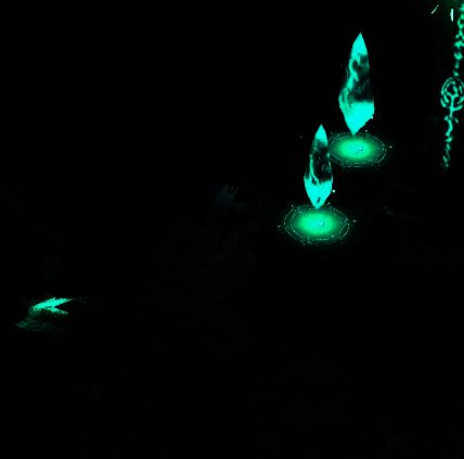 游戏界面展示骑士比武主界面，背景为中世纪风格竞技场，界面中央为挑战按钮