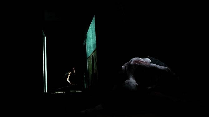 玩家角色在废墟中搜索物资的紧张场景