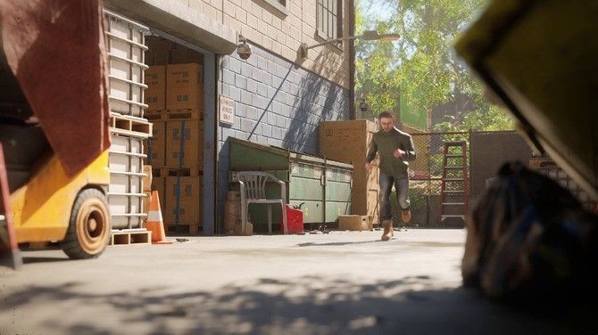 第一人称视角下，玩家躲在柜子内透过缝隙观察外面巡逻的机械猎犬，紧张感扑面而来