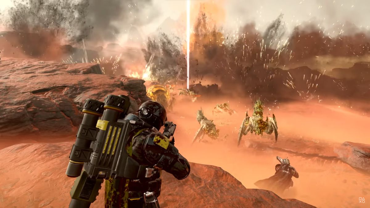 概念艺术图展示游客在防护舱内观察巨型终结族虫群爬行的场景