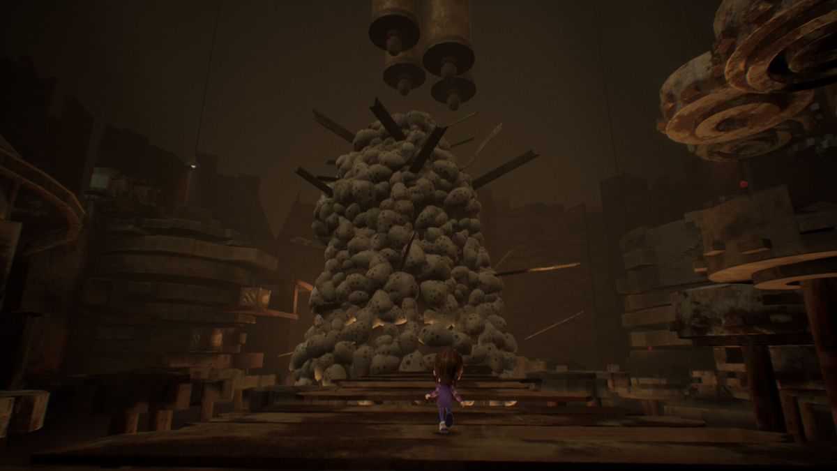 汉娜在秋千上摆动准备跃向空中平台的瞬间，背景为巨大齿轮缓慢转动的梦境空间