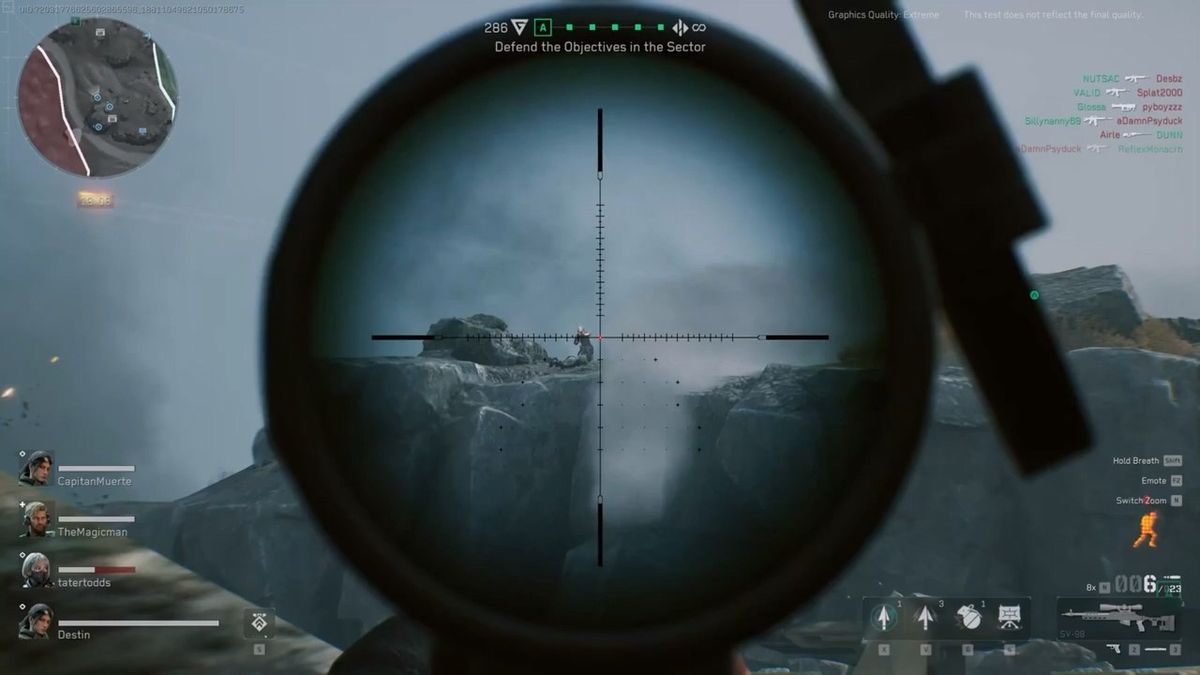 小队成员在街道中掩体后进行战术交流，表情与动作高度还原真实