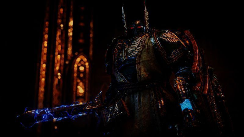 《战锤40K：星际战士2》游戏封面宣传图，主角身穿动力装甲手持链锯剑迎战虫群