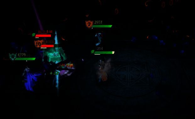 游戏装备合成界面截图，显示多个低级装备合并为高级武器的过程