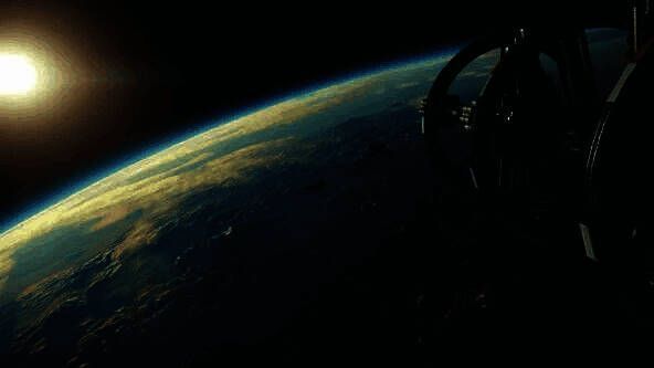 Cloud Imperium Games办公室内部场景，现代化装修风格中设有咖啡厅区域，员工在开放式办公区工作