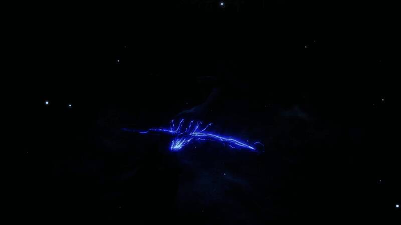 主角背部开始出现羽毛状变异，皮肤裂开露出发光纹路