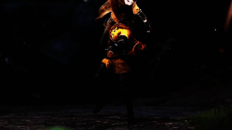 角色站在高处眺望被红光笼罩的城市，整体色调诡异而震撼