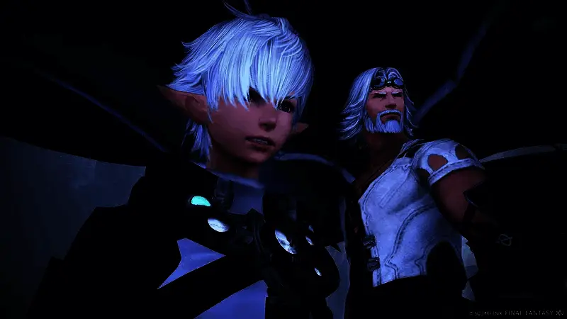 《最终幻想14》总监吉田直树接受采访画面，神情认真地谈论游戏未来发展方向