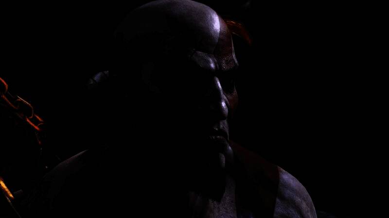 奎托斯背影行走在巨大石像之间，沙尘飞扬，远处是烈日下的方尖碑群，画面气势恢宏